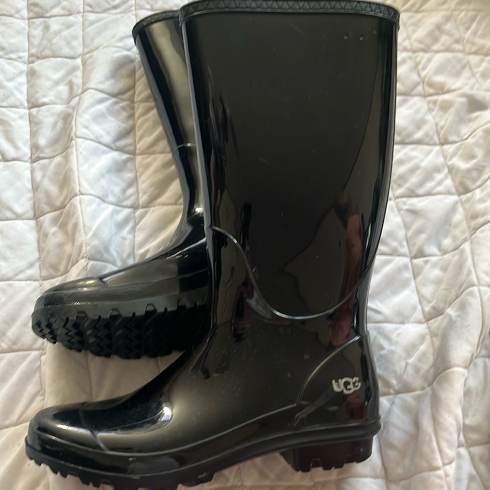 UGG Black Shaye Boots
